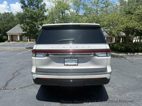 Used 2022 Lincoln Navigator Reserve AWD/4WD image 9