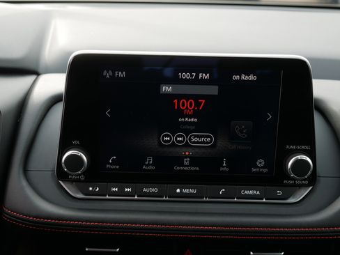 Certified 2025 Nissan Rogue SV image 22