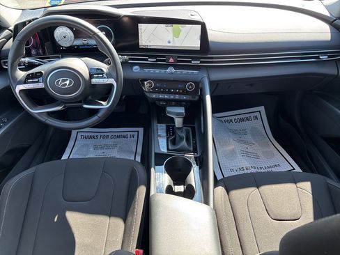 Used 2023 Hyundai Elantra SEL w/ Convenience Package FWD image 17