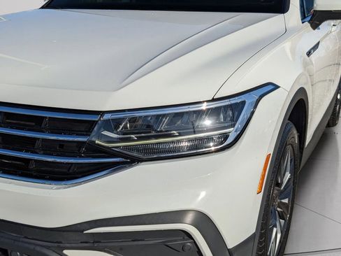 Certified 2024 Volkswagen Tiguan SE FWD image 9