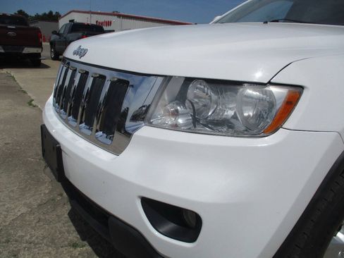 Used 2013 Jeep Grand Cherokee Laredo AWD/4WD image 10