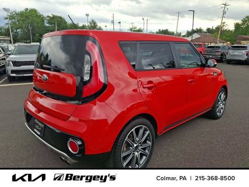 Used 2017 Kia Soul ! w/ Tech Package FWD image 4
