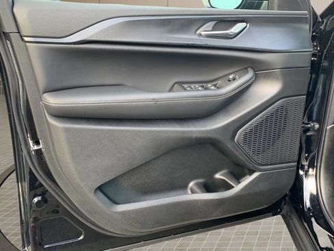 New 2025 Jeep Grand Cherokee L Laredo image 15