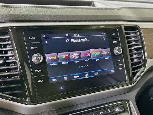 Used 2022 Volkswagen Atlas SE w/ Panoramic Sunroof Package FWD image 13