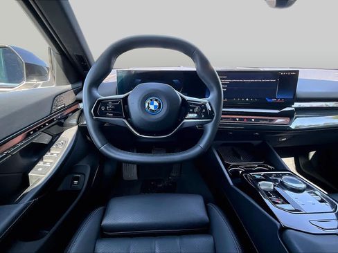 Used 2024 BMW i5 eDrive40i RWD image 5