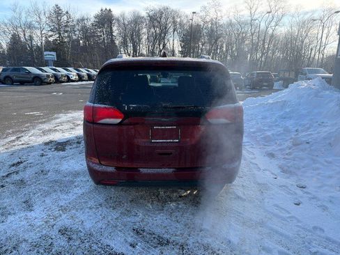 Used 2020 Chrysler Pacifica Touring-L w/ Advanced Safetytec Group image 7