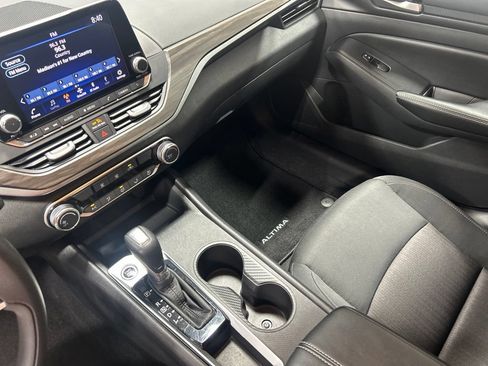 Used 2025 Nissan Altima 2.5 SV FWD image 24