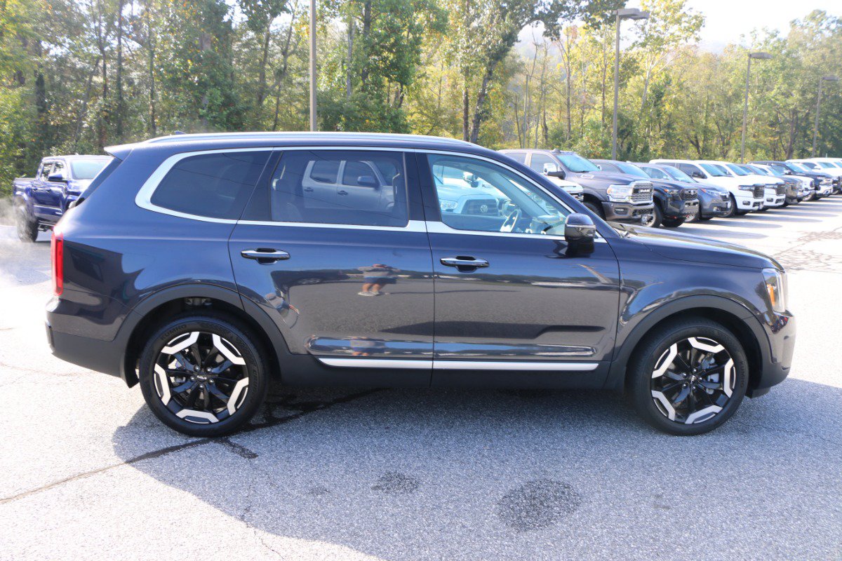 Used 2025 Kia Telluride S FWD image 8