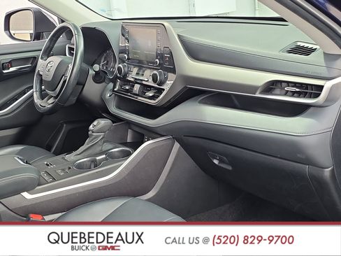 Used 2022 Toyota Highlander XLE FWD image 31