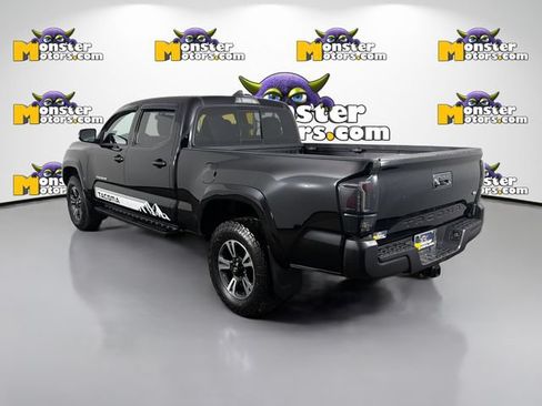 Used 2017 Toyota Tacoma TRD Off-Road AWD/4WD image 7