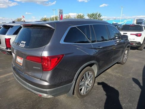 Used 2018 Honda Pilot Touring image 3