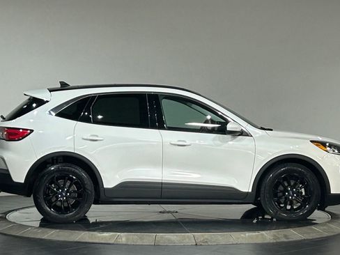 Used 2021 Ford Escape SE w/ Convenience Package FWD image 11