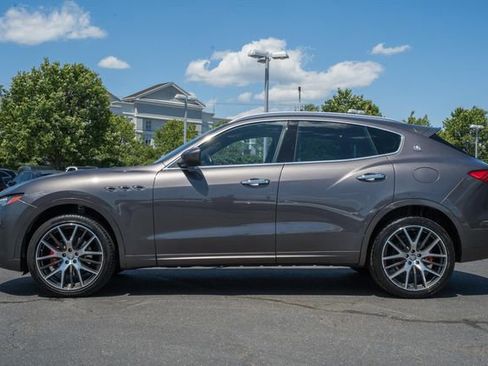 Used 2017 Maserati Levante w/ Sport Package AWD/4WD image 4