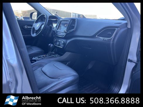 Used 2019 Jeep Cherokee Trailhawk AWD/4WD image 20