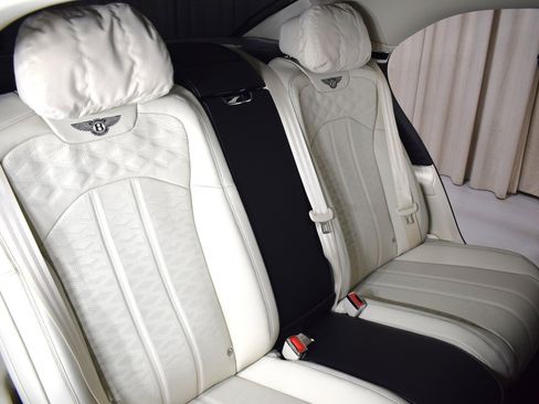 New 2025 Bentley Flying Spur Plug-In Hybrid image 18