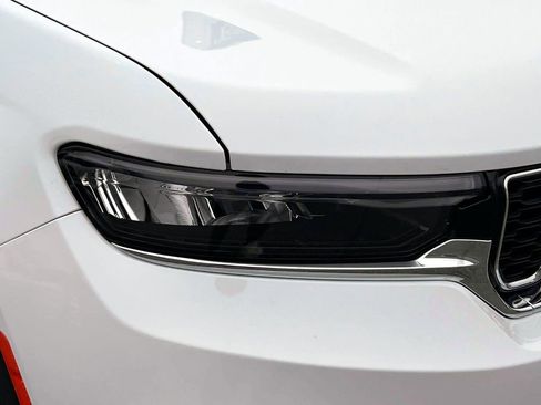 Used 2023 Jeep Grand Cherokee 4WD 4xe w/ Luxury Tech Group II image 8