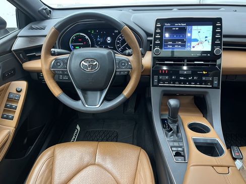 Used 2020 Toyota Avalon Limited image 14