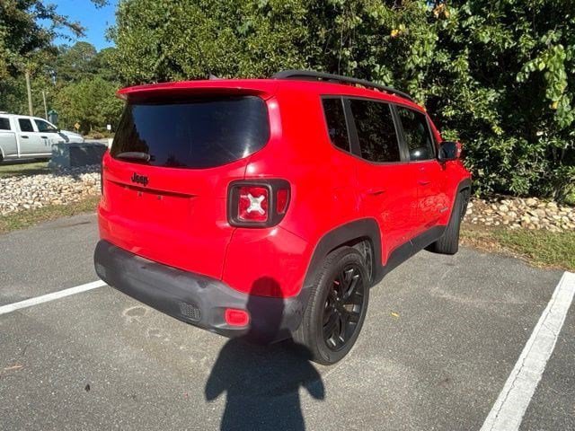 Used 2017 Jeep Renegade Altitude FWD image 4