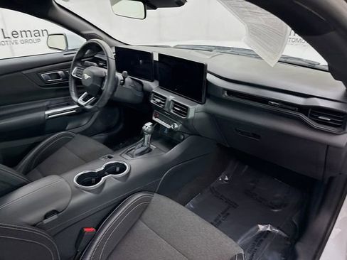 Used 2024 Ford Mustang Coupe image 27