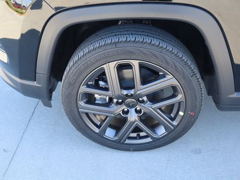 New 2026 Jeep Compass Latitude image 17