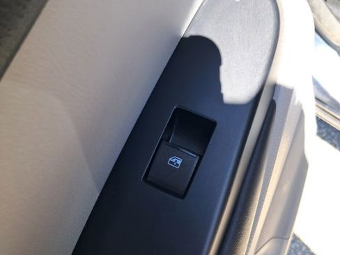 Used 2017 Toyota Highlander XLE w/ Carpet Mat Package AWD/4WD image 15