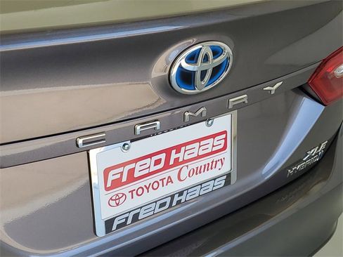 Used 2020 Toyota Camry XLE image 8