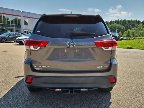 Used 2019 Toyota Highlander XLE AWD/4WD image 4