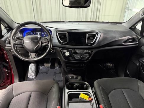 Used 2018 Chrysler Pacifica Touring Plus w/ S Appearance Package FWD image 13