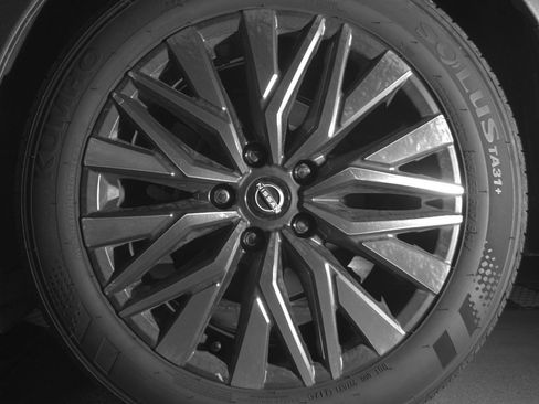 Used 2025 Nissan Altima 2.5 SV image 14