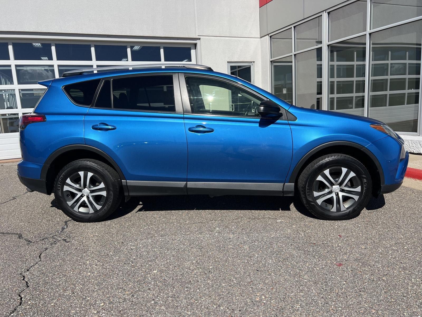 Used 2016 Toyota RAV4 LE AWD/4WD image 16