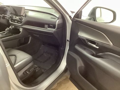 Used 2025 Toyota Grand Highlander AWD Hybrid image 17