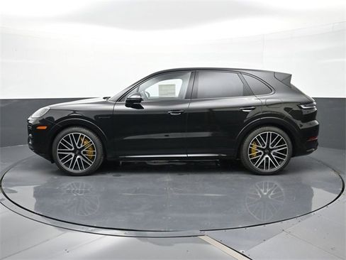 New 2026 Porsche Cayenne Turbo image 2