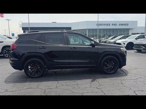 Used 2023 GMC Terrain SLE w/ Driver Convenience Package FWD image 9