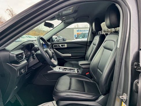 Used 2023 Ford Explorer XLT w/ Equipment Group 202A image 21