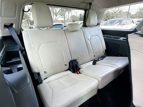 Used 2018 Ford Expedition Platinum image 29