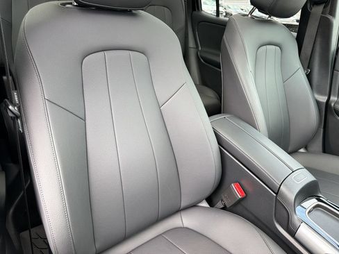 Used 2026 Mercedes-Benz GLB 250 image 35