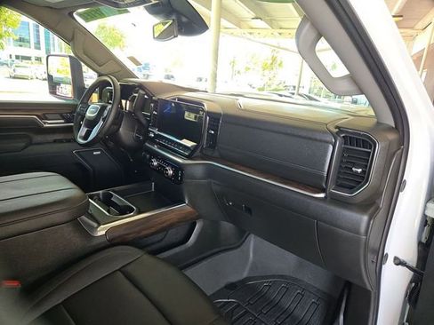Certified 2025 GMC Sierra 2500 SLT image 30