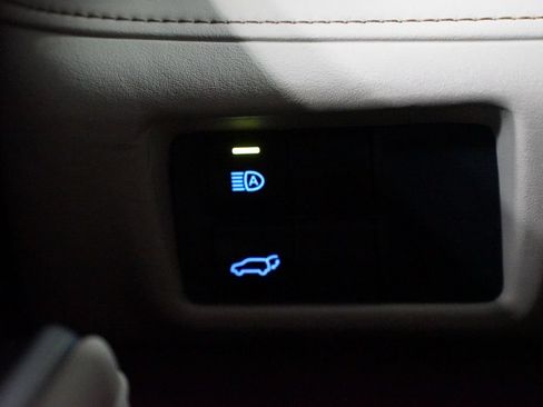 Certified 2021 Toyota Highlander XLE FWD image 23