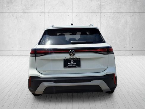 New 2026 Volkswagen Tiguan SE FWD image 6