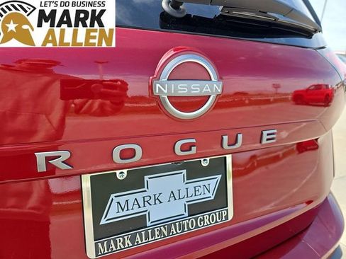 Used 2025 Nissan Rogue SV FWD image 31