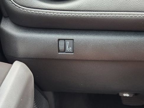 Used 2025 Chevrolet Colorado LT RWD image 22
