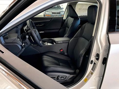 New 2025 Lexus ES 350 w/ Premium Package image 9