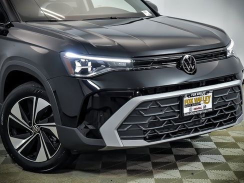 Certified 2025 Volkswagen Taos SE w/ Panoramic Sunroof Package image 2