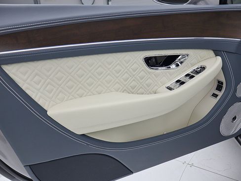 Used 2023 Bentley Continental GT Azure image 53