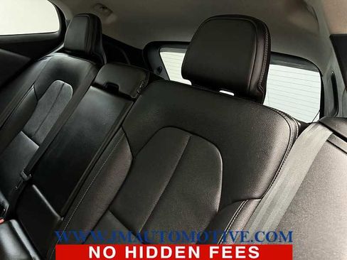 Used 2019 Volvo XC40 T5 Momentum image 16