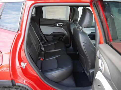 Used 2024 Jeep Compass Latitude w/ Sun and Sound Group image 24