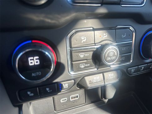 Used 2024 Chevrolet Tahoe High Country image 26