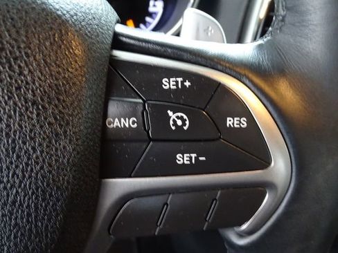 Used 2017 Jeep Grand Cherokee Altitude image 8