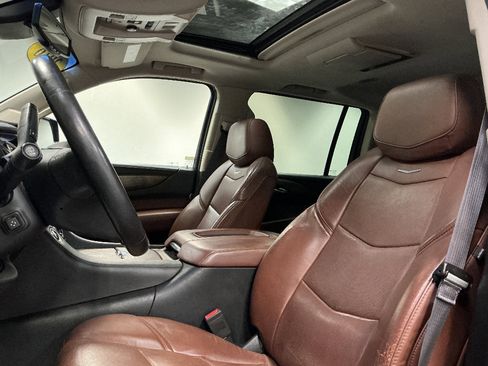 Used 2016 Cadillac Escalade ESV Luxury image 9