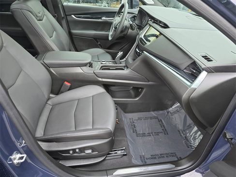 Used 2025 Cadillac XT5 Premium Luxury w/ Technology Package image 11